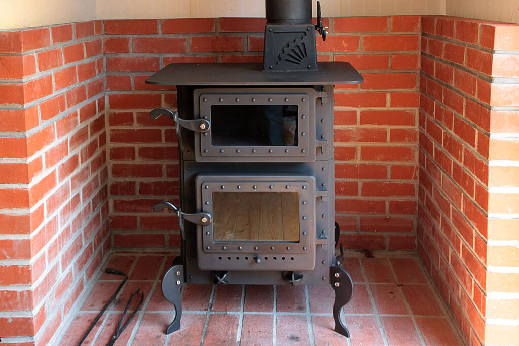 おのストーブ製 クッキングモデル薪ストーブ 施工事例 No.001（高知県・オーブン付きにカスタマイズ）