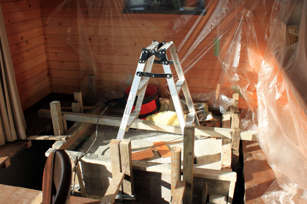 おのストーブ製 薪ストーブ 施工事例 No.003（高知県・日本家屋・炉台の補強工事の様子）