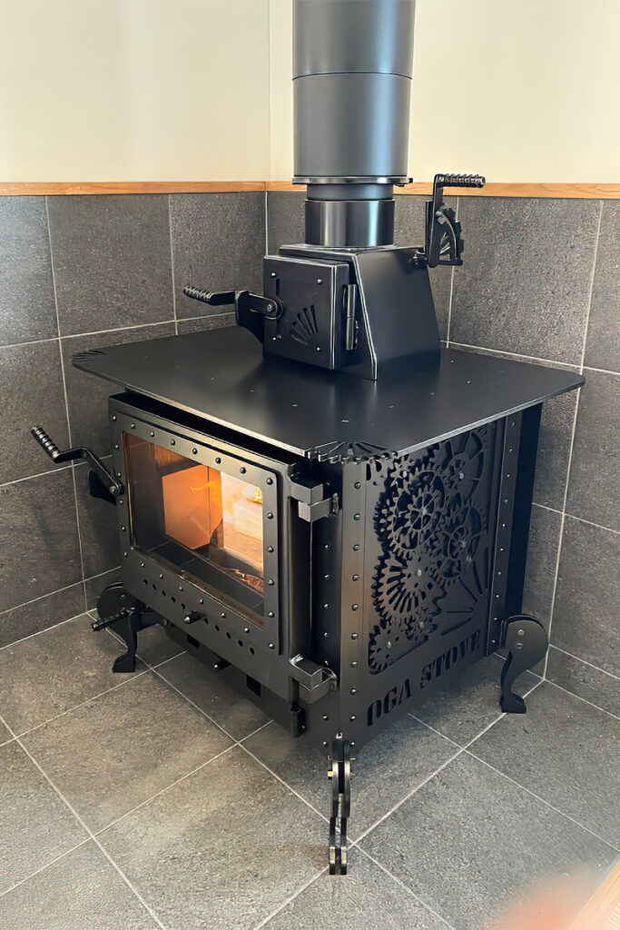 おのストーブ製 薪ストーブ 施工事例 No.135(高知県・リフォーム・薪ストーブ・側面の写真)