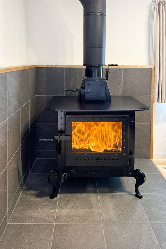 おのストーブ製 薪ストーブ 施工事例 No.135(高知県・リフォーム・薪ストーブ正面の写真)