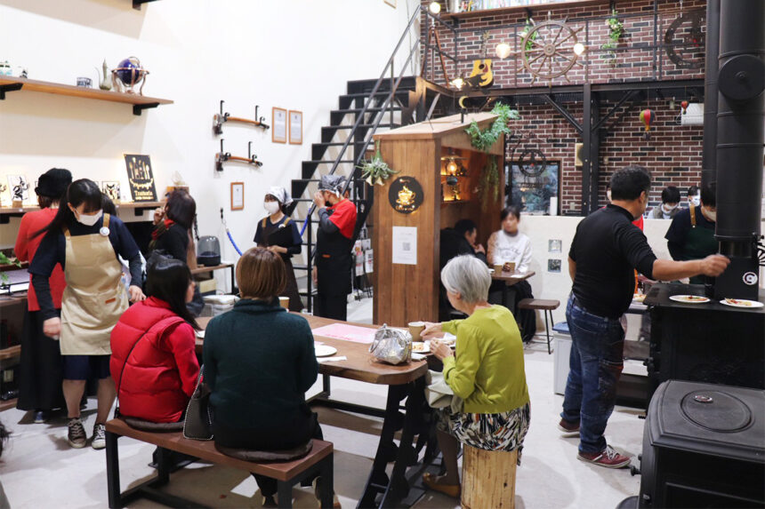 浦ノ内中学校のみなさんの「1日限定カフェ」店内の様子